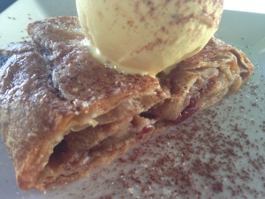 Warm Apple Strudel from Titi Panini in Playa del Carmen